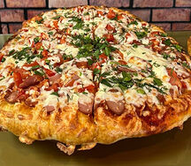 Пицца с сосисками целая