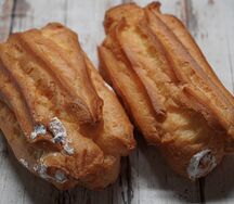 Эклеры со взбитыми сливками