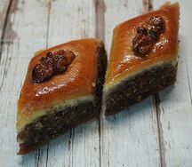 Пахлава медовая с грецким орехом