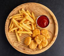 Куриные наггетсы с картофелем фри