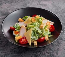Салат Цезарь с курицей