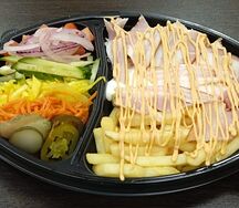 Шаверма с Беконом и соусом гриль на Тарелке