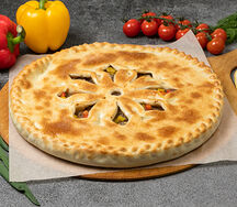 Пирог с мясом и помидором