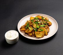 Картофель, жаренный по-домашнему с грибами и сметаной