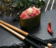 Гункан спайси тунец