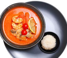 Том ям с морепродуктами