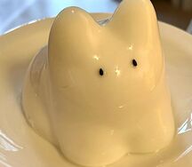 Jiggly cat pudding