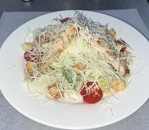 Салат Цезарь с курицей