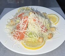 Салат Цезарь с сёмгой