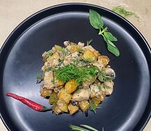 Курица в сливочном соусе с картофелем