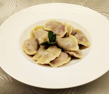 Вареники с вишнями ручной лепки