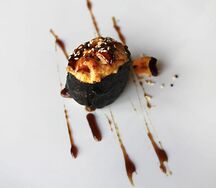 Запечённые суши со снежным крабом