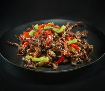 Կծու հորթի միս քնջութով
