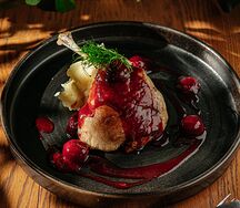 Утка конфи с пюре или киноа с соусом бигарад
