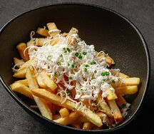 Картофель фри с сыром фета
