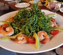 Руккола с креветками