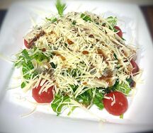 Салат с рукколой