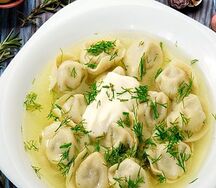 Пельмени с бульоном