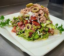Салат с тунцом
