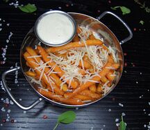 Сладкий картофель батат с пармезаном и трюфельным соусом