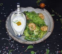 Салат зеленый с креветками