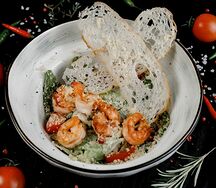 Салат Цезарь с креветками