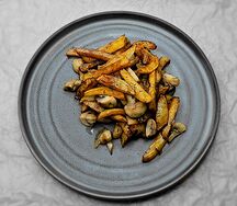 Картофель жареный с луком и грибами