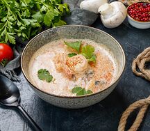 Том ям с морепродуктами