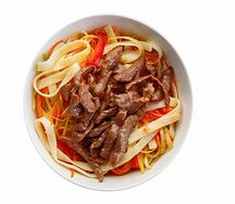 Пшеничная лапша с говядиной