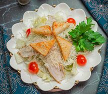 Салат Цезарь с курицей