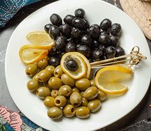 Маслины и оливки