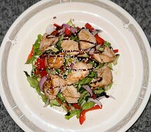 Тёплый салат с курицей