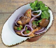 Маринованные грибы с ароматным маслом и красным луком