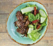 Теплый салат с куриной печенью 