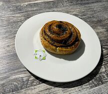Любимчик с маком