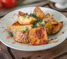Картофель запеченный дольками