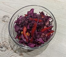 Салат из краснокочанной капусты