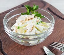 Салат с пекинской капустой кукурузой и огурцом