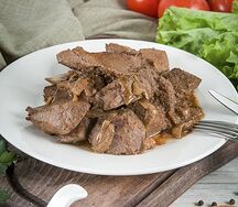 Печень свиная, жаренная с луком