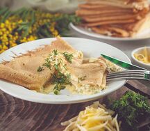 Блинчик с сыром и зеленью