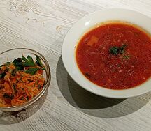 Комбо 5. Салат полезный, Борщ и пирожок с картофелем