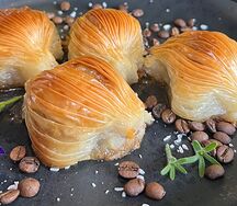 Пахлава Ракушка с фундуком и каймаком 