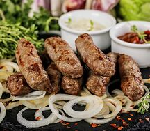 Чевапи на тарелке