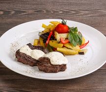 Говяжья вырезка с горчичными соусом