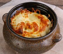 Куриное филе запечённое с овощами под сливочным соусом