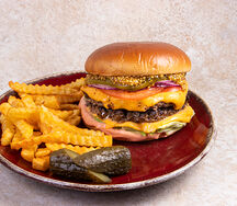 Бургер с котлетой из мраморной говядины