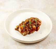 Свинина в соусе Блэк Пеппер с шампиньоном и баклажаном