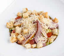 Сала Цезарь с подкопченной утиной грудкой