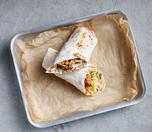 Шварма в лафе с кебабом из ягненка и курой и соусом тахина