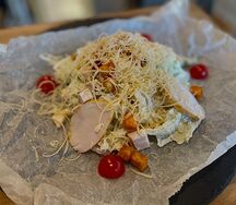 Салат Цезарь с курицей